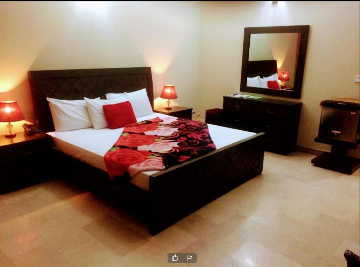 Royal Galaxy Bed & Breakfast Islamabad - For Families Only Bagian luar foto